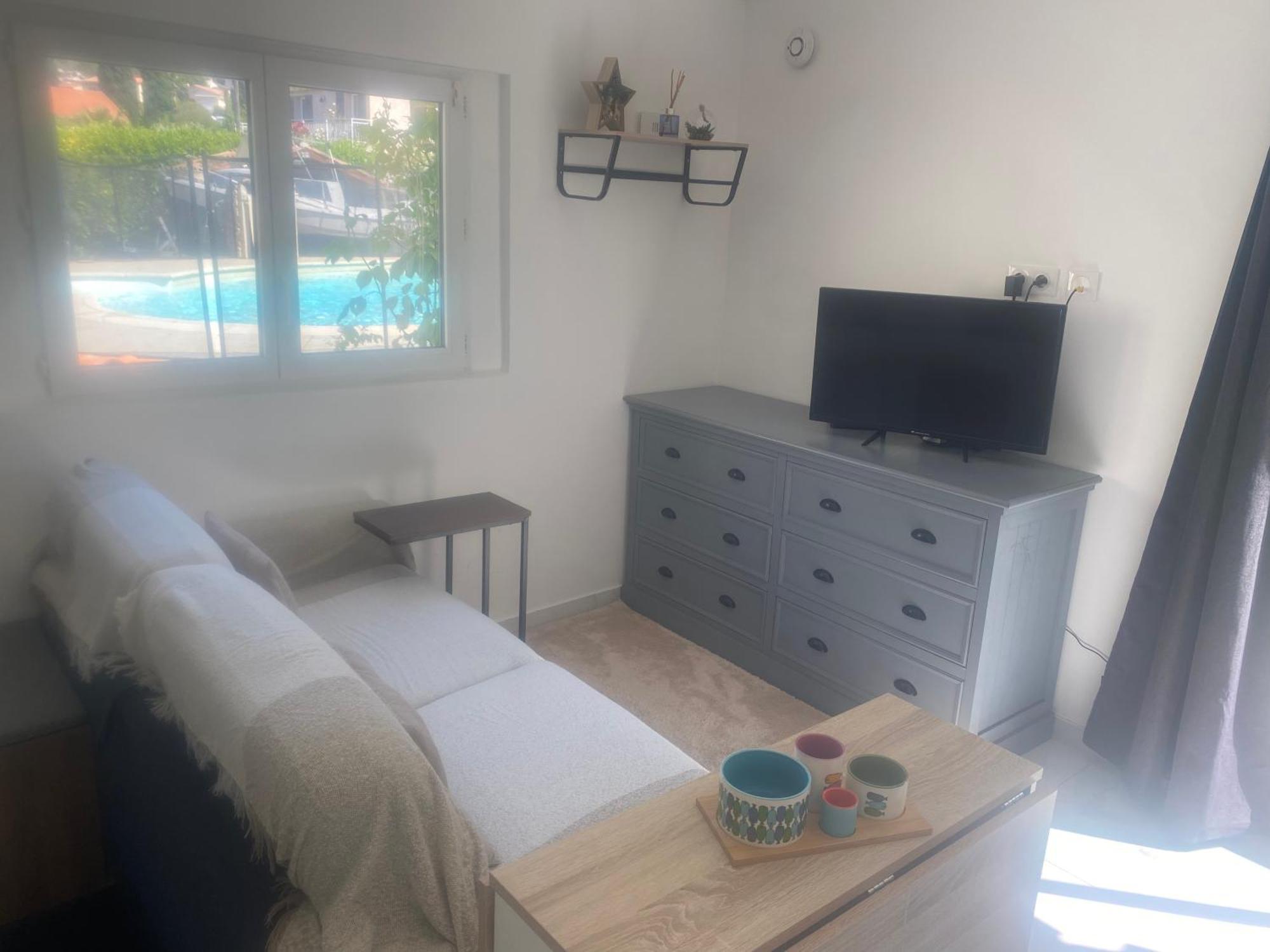 Studio Climatise Avec Piscine Et Jardin فينوف لوبيه المظهر الخارجي الصورة