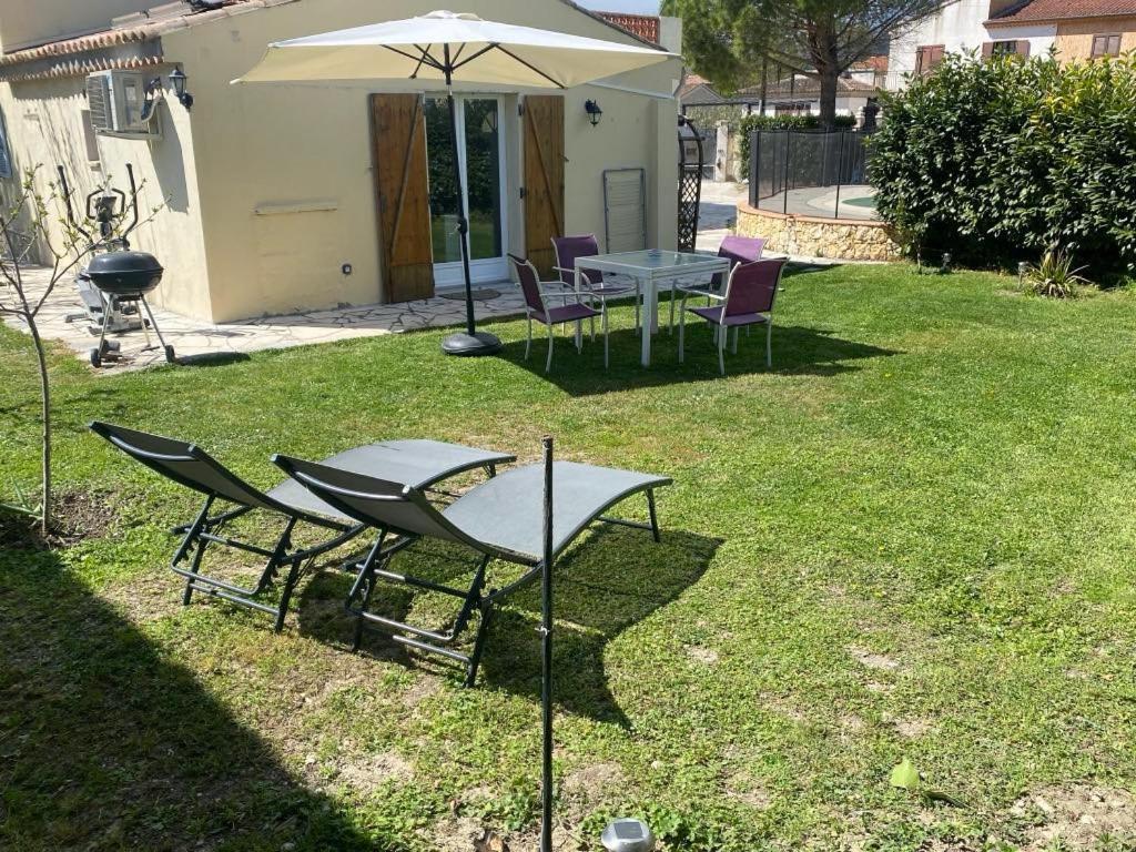 Studio Climatise Avec Piscine Et Jardin فينوف لوبيه المظهر الخارجي الصورة